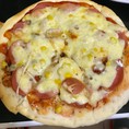 Piza e có 2 vị ngô xúc xích và ngô thịt bò
