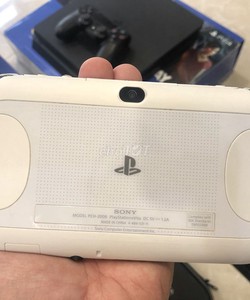 Model 2K PS Vita màu white Color